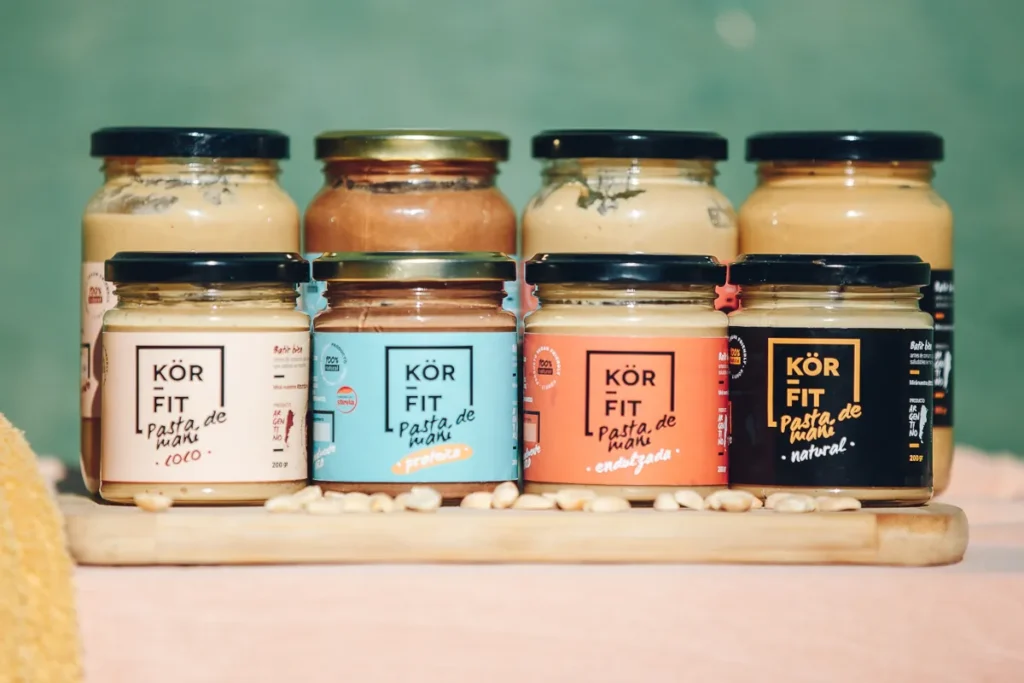 Cuatro variedades de pasta de maní KÖR-FIT: Natural, Proteica, Coco y Endulzada
